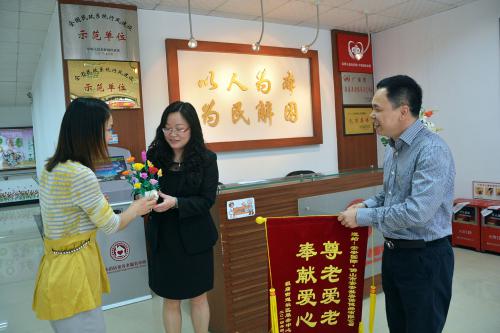 尊老爱老，贡献爱心 ——BG大游集团“敬老、爱老” 送产品活动